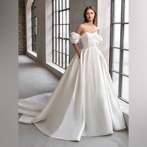 Badgley Mischka Bridal Gown - Never altered, never worn